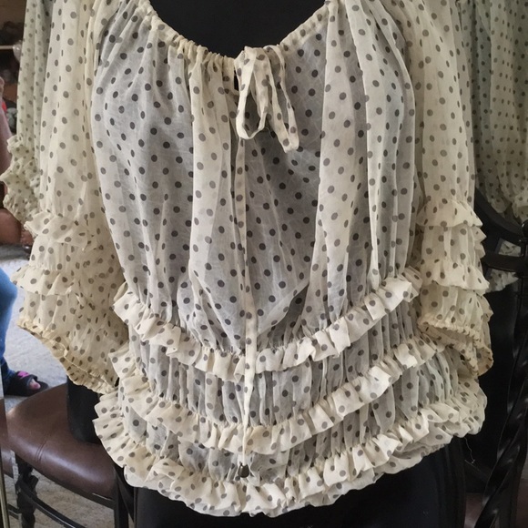 polka dot off-shoulder top - Picture 2 of 5